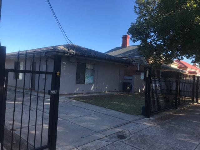 Comfortable & Convenient Unit in Torrenville