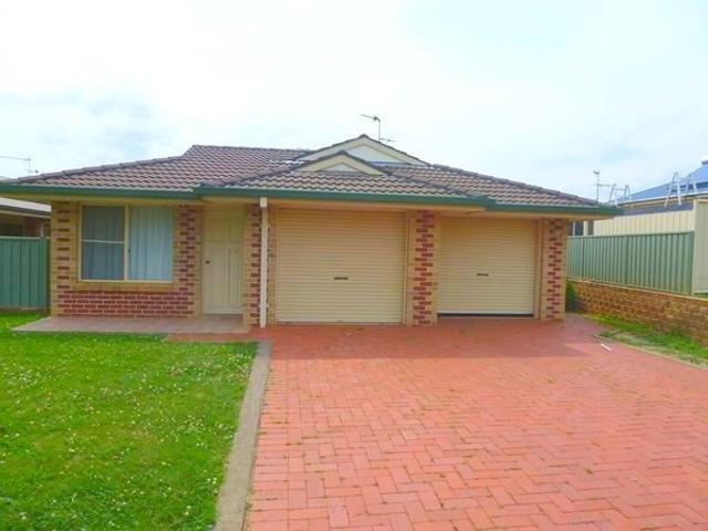 COMFORTABLE & CONVENIENT UNIT NEAR UNE