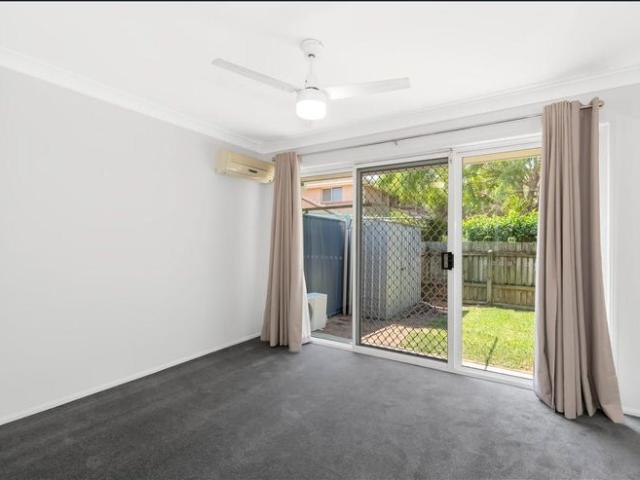Comfortable & Convenient 2 Bedroom Unit in Prime Runaway Bay Location