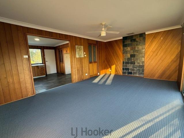 Comfortable & Convenient 2 Bedroom Unit in the Heart of Toronto
