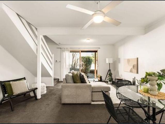 Comfortable & Convenient 2 Bedroom Unit