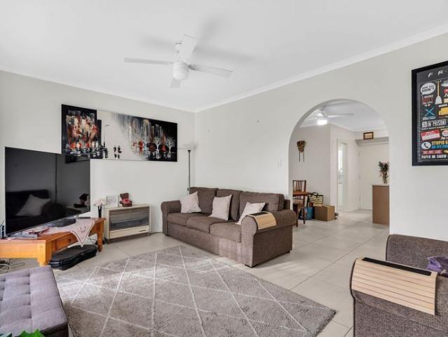 Comfortable & Convenient 2 Bedroom Duplex in Campbelltown