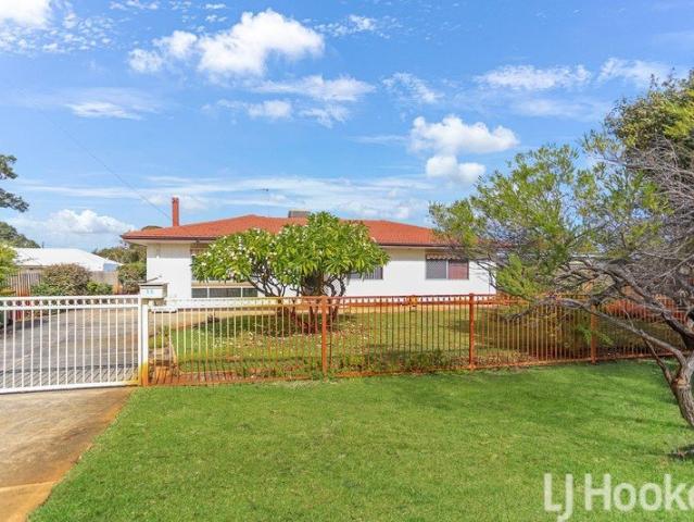Comfortable Coastal Living Close to the Estuary