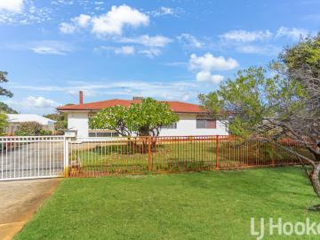 Comfortable Coastal Living Close to the Estuary