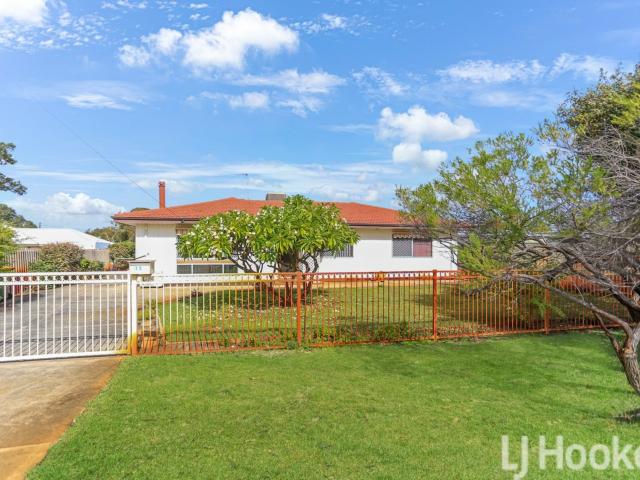 Comfortable Coastal Living Close to the Estuary