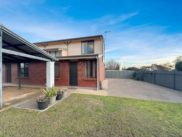 Comfortable Coastal Living in Tumby Bay