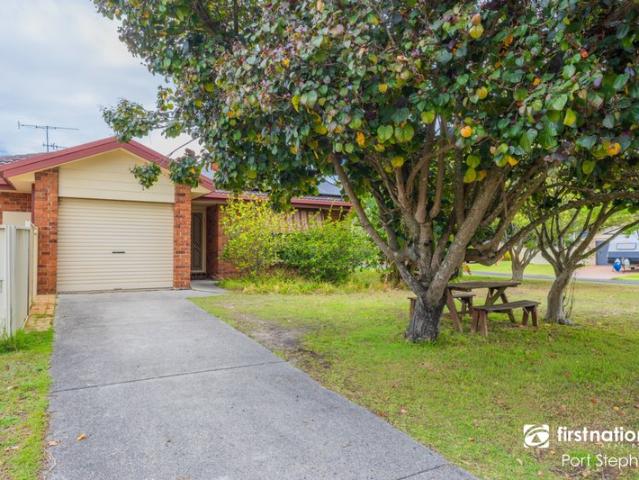 Comfortable Coastal Living in Anna Bay