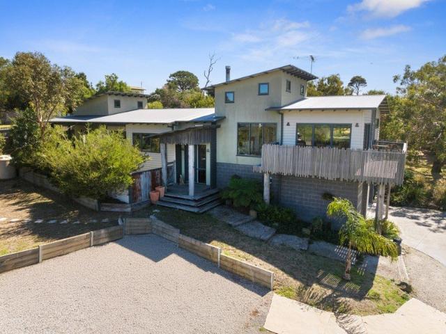 COMFORTABLE COASTAL LIVING IN BASS COAST