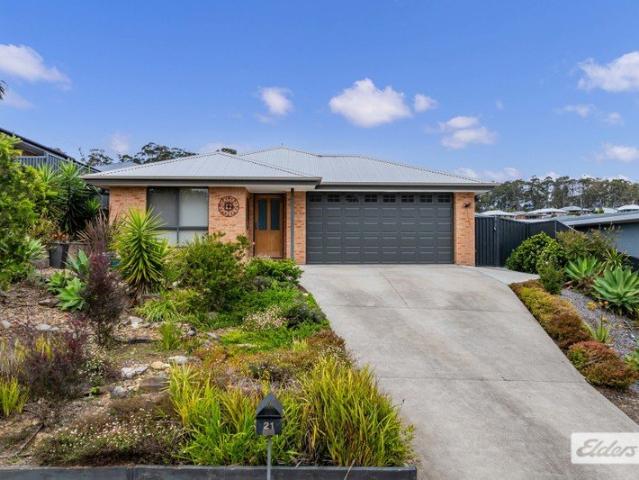 Comfortable Coastal Living in Sunshine Bay