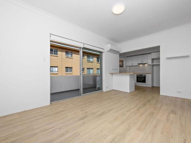 Comfortable Coastal Unit Close to Town