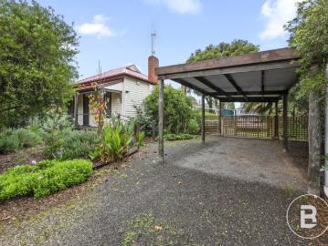 Comfortable Country Living in a Community People Choose to Call Home