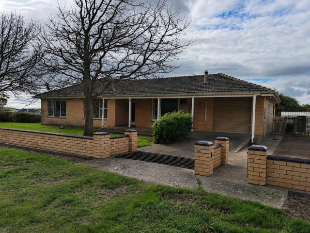 Comfortable Country Living in Derrinallum
