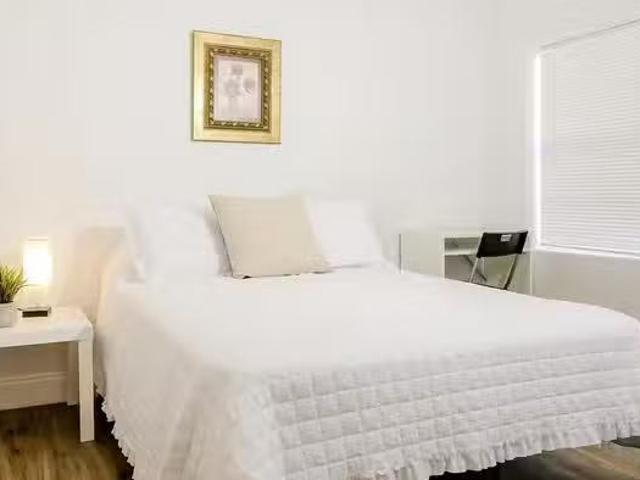 Comfortable & cozy Tampa Duplex / Multiplex with Dining area.