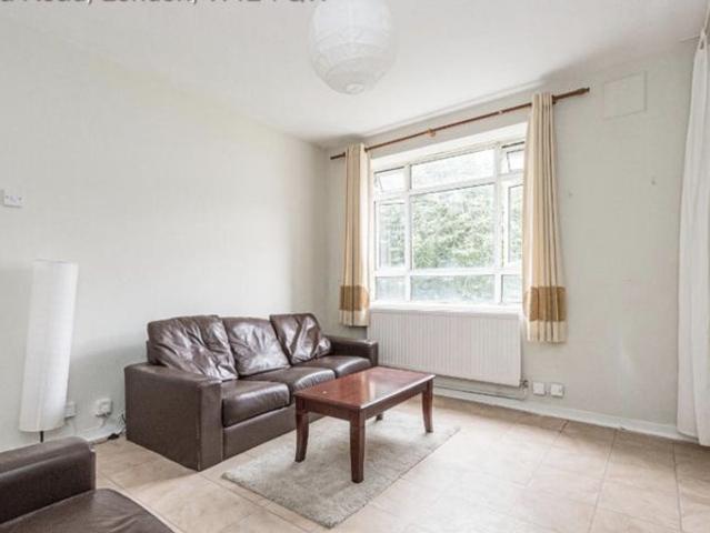 Comfortable, clean, convenient 3 bed flat in W12