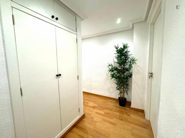 Comfortable double bedroom well connected to the city center