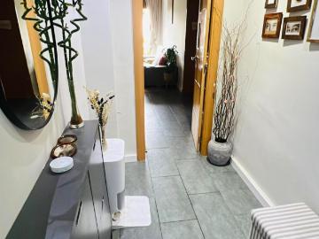 Comfortable double bedroom well connected to the city center