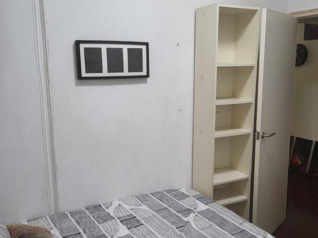 Comfortable double bedroom with share bathroom and internal window close to Rocafort metro station