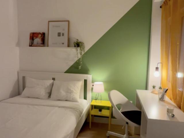 Comfortable double bedroom within walking distance to the city center