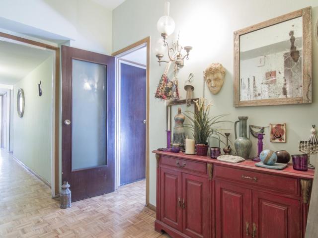 Comfortable double bedroom close to Arc de Triomf