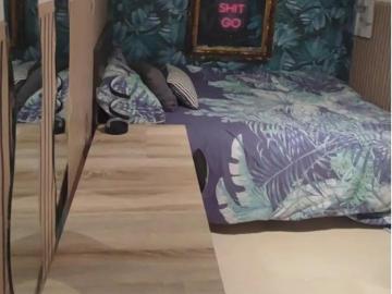 Comfortable double bedroom in 2 bedroom apartment very close to the beach