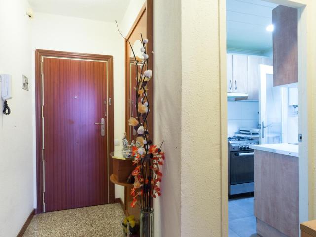 Comfortable double bedroom in a flat in La Sagrera