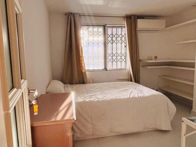 Comfortable double bedroom in central Alicante