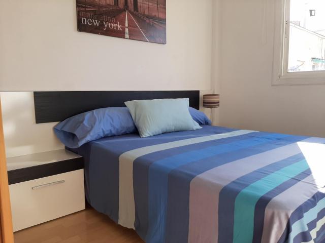 Comfortable double bedroom in El Camp de l'Arpa del Clot