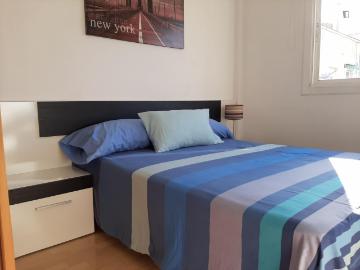 Comfortable double bedroom in El Camp de l'Arpa del Clot