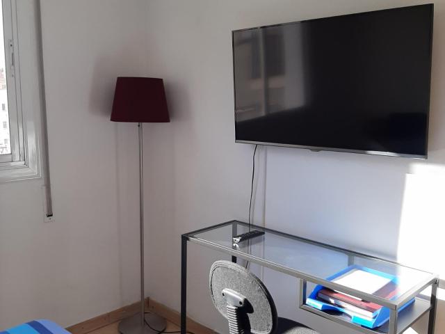 Comfortable double bedroom in El Camp de l'Arpa del Clot