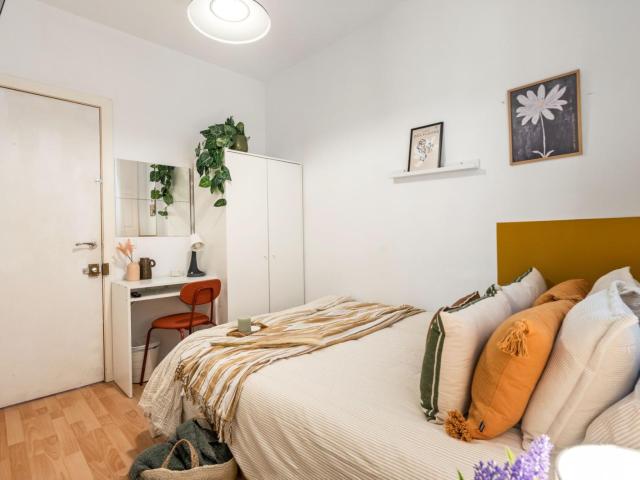 Comfortable double bedroom in Sants Montjuïc