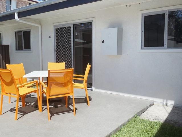 Comfortable, Easy Living 1 Bedroom Unit In Gated Community