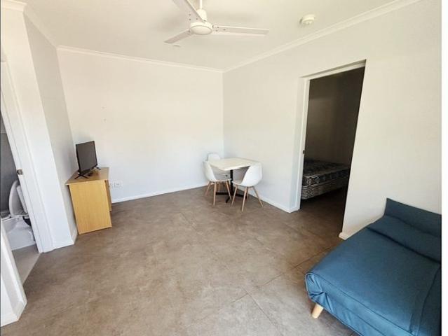 Comfortable, Easy Living 1 Bedroom Unit In Gated Community