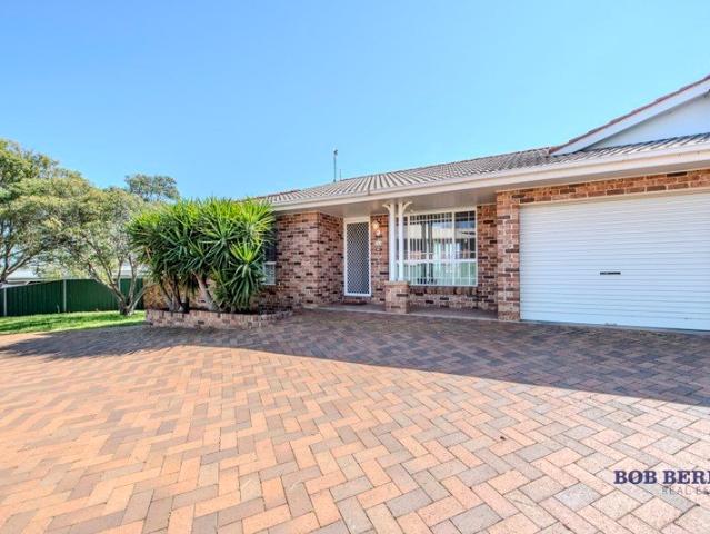 Comfortable Easy Living Near Shops, Schools & Parkland