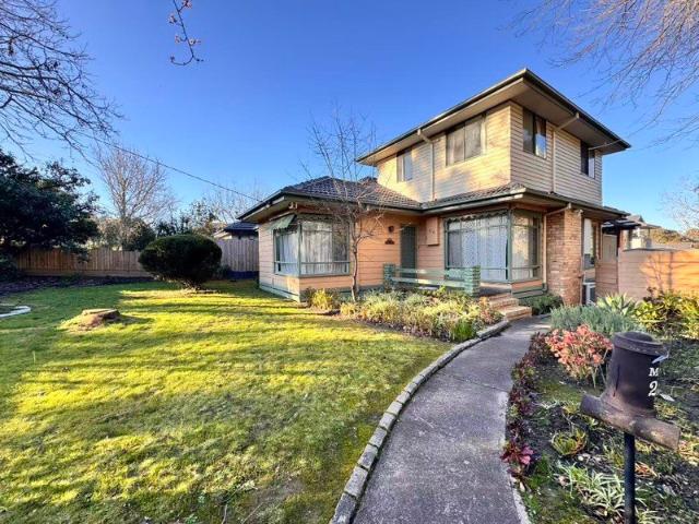 Comfortable Family Home 5 Bedrooms, Two Master Suites & Excellent Convenience in Mitcham