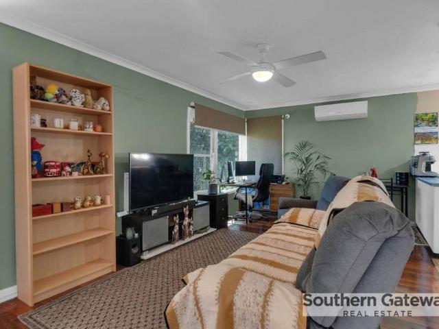 COMFORTABLE FAMILY HOME