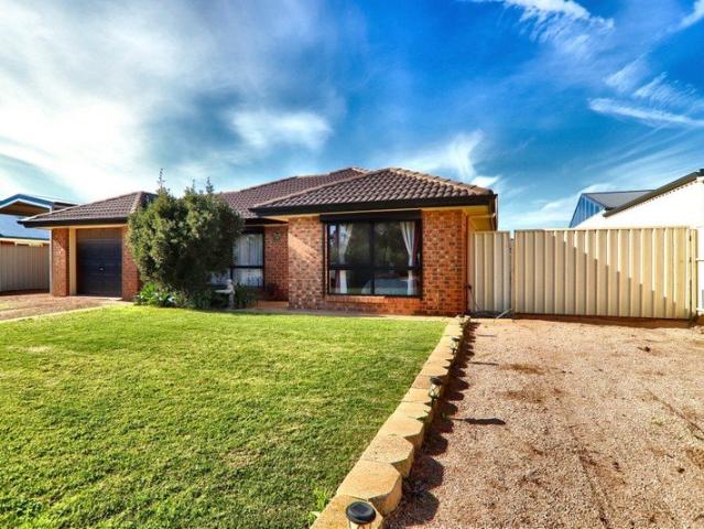 COMFORTABLE FAMILY HOME