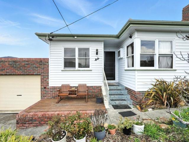 Comfortable Family Home with Beautiful Mountain Views