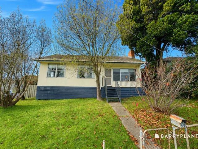 Comfortable Family Home with Large Shed & Flexible Storage Spaces