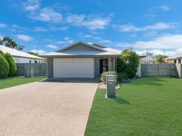 Comfortable Family Home with Pool & Shed!