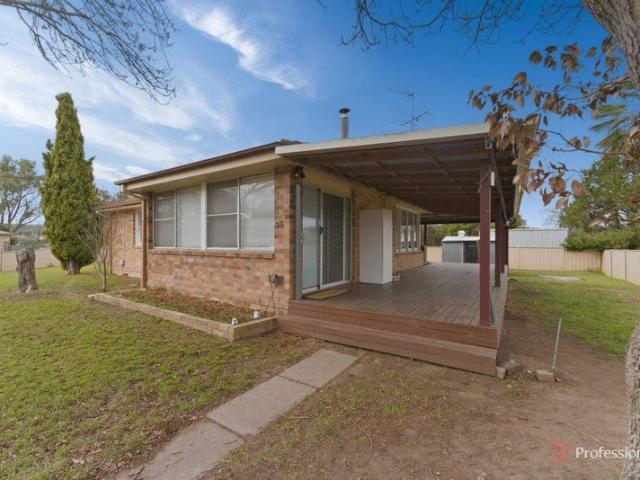 COMFORTABLE FAMILY HOME WITH RENOVATED KITCHEN