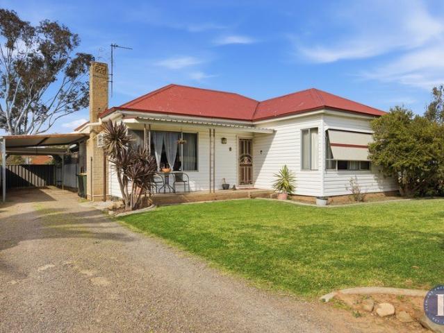 Comfortable Family Home With Spacious Backyard