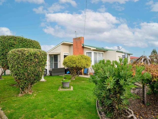 Comfortable Family Home with Spacious Backyard