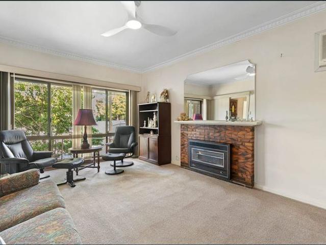 1 WEEK FREE RENT Comfortable Family Home with Spacious Backyard