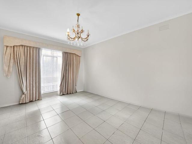 Comfortable Family Home in the St Albans Secondary College Zone