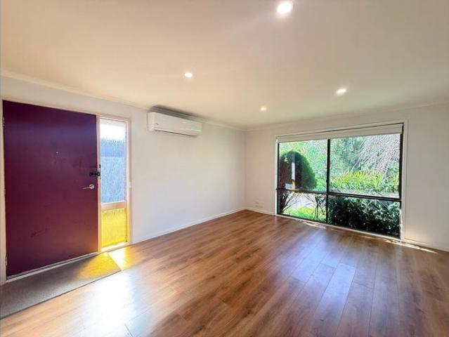 COMFORTABLE FAMILY HOME IN A CONVENIENT ENDEAVOUR HILLS LOCATION!