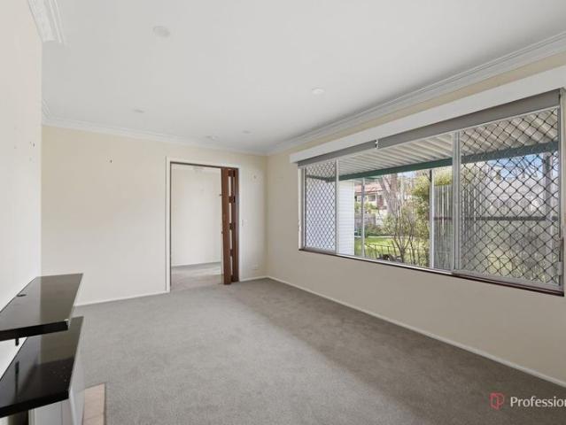 COMFORTABLE FAMILY HOME IN A CONVENIENT LOCATION