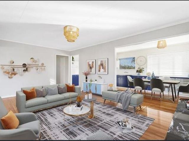 Comfortable Family Home in a Convenient Woodridge Location
