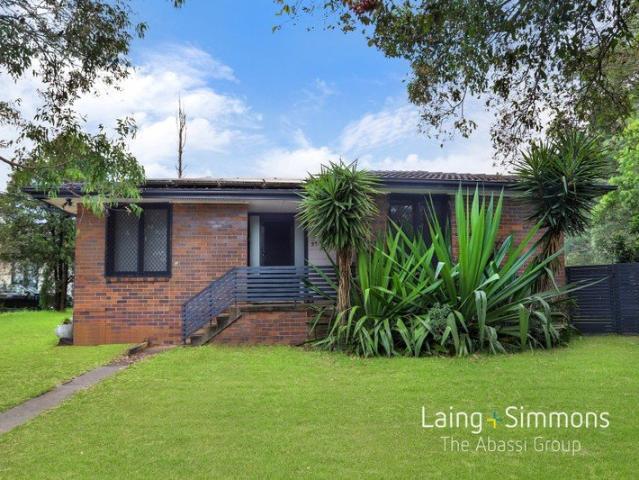 Comfortable Family Home in a Convenient Willmot Location!