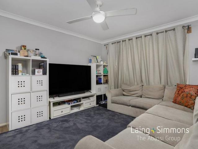 Comfortable Family Home in a Convenient Willmot Location!