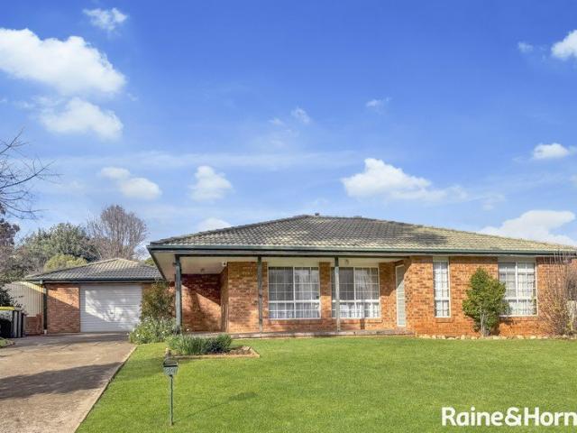 COMFORTABLE FAMILY HOME IN A GREAT LOCATION